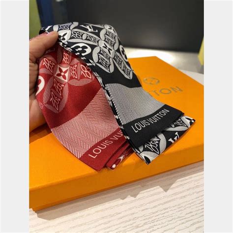 fausse echarpe louis vuitton|Louis Vuitton foulard.